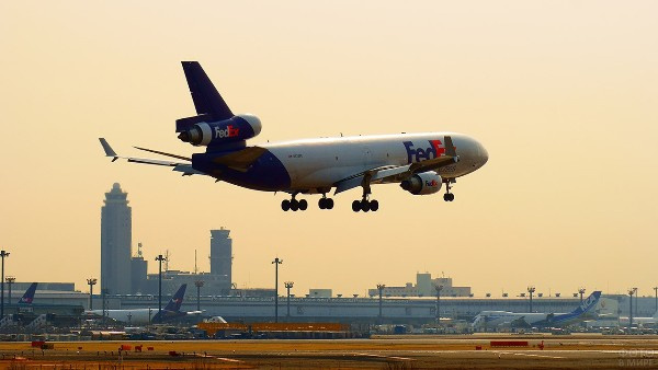 Жизнь рядом с аэропортом: чем мы дышим